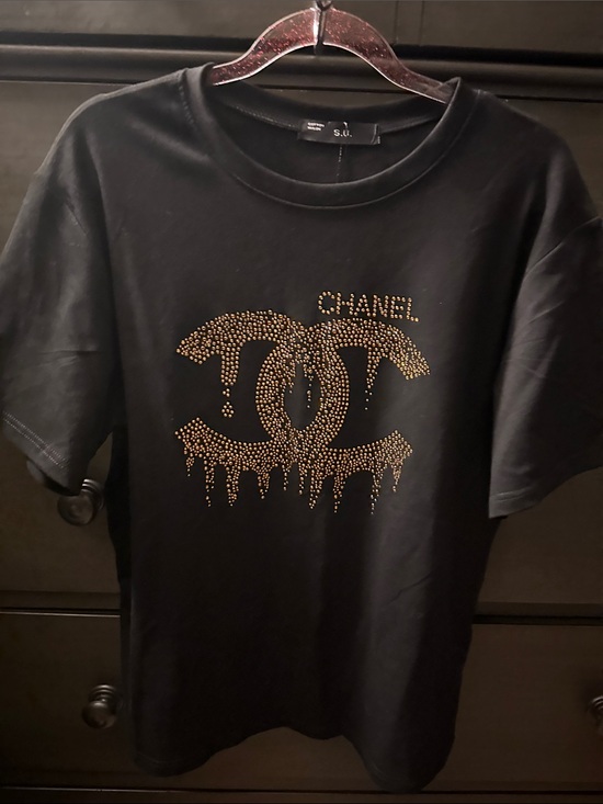 The Unbranded Brand Tops - Black Short Sleeve Tee with Gold Drip